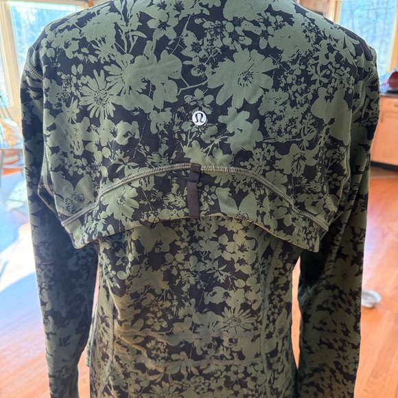 lululemon sz 12 Define Jacket Efflorescent Barracks Green Black - Picture 6 of 8